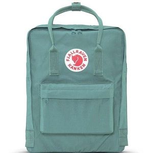 Fjallraven Kanken in Frost Green